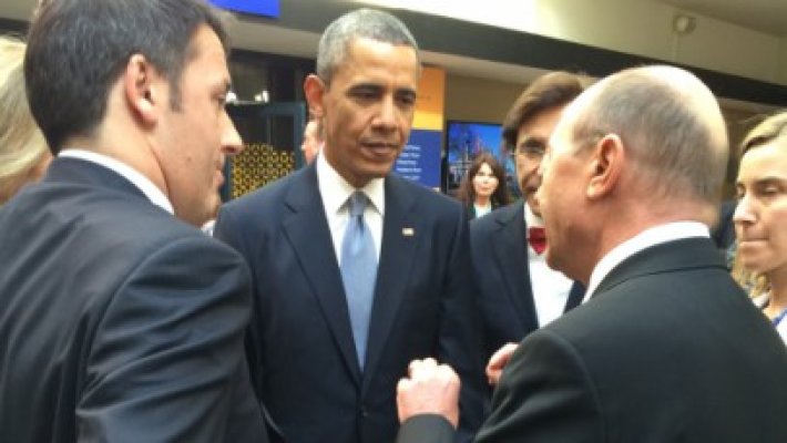 Traian Băsescu a avut o scurtă discuţie cu Barack Obama la Haga